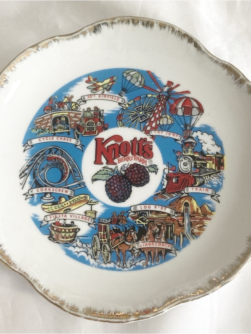 Knott's Berry Farm 1970’s Vintage Decorative Plate White,Blue & Red Gold Edge 7”